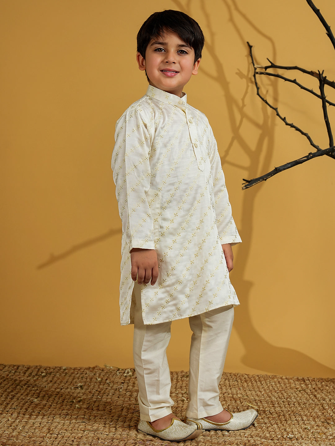 Holi White Silk Blend Full Sleeves Embroidered Kurta Pyjama Set - AJ Dezines