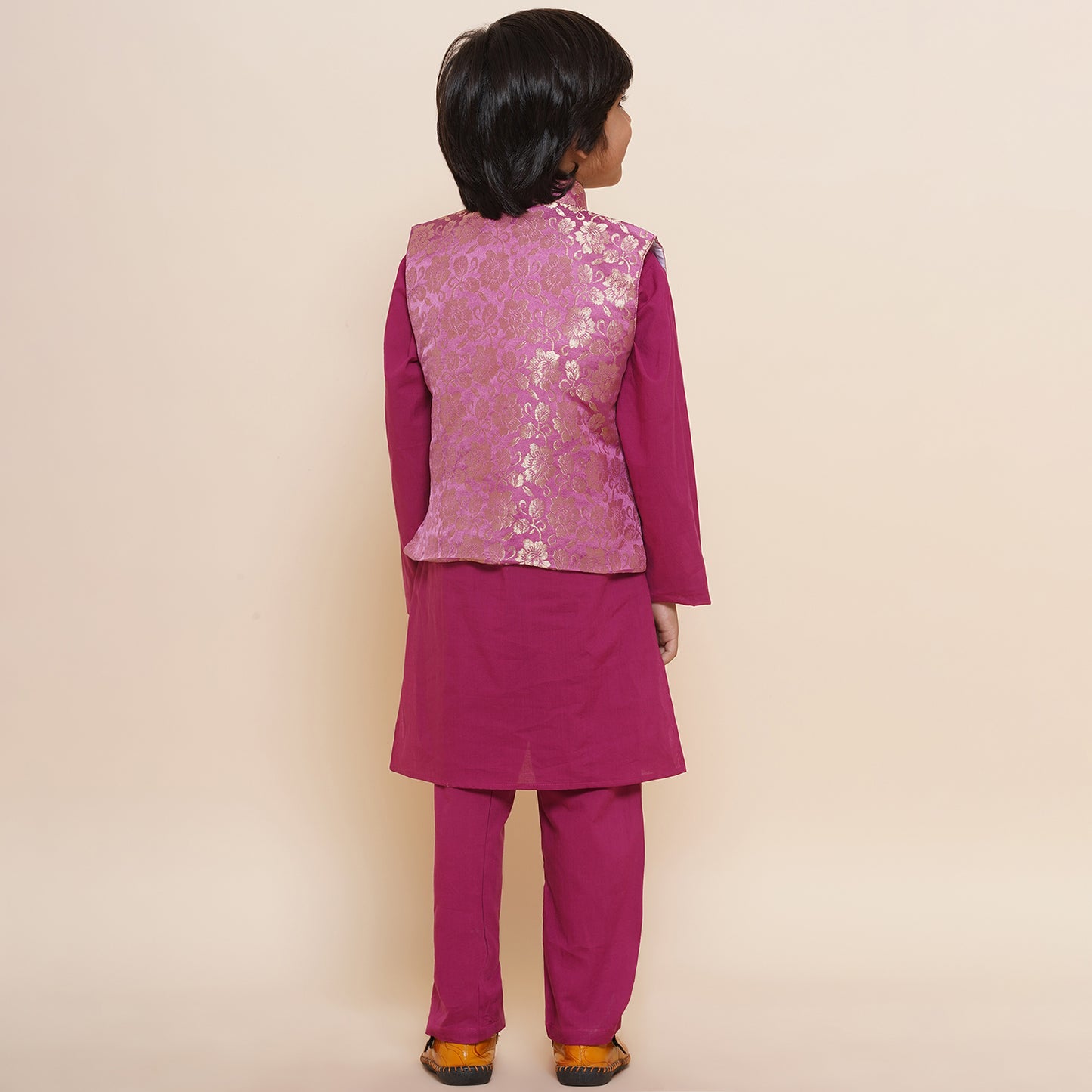 Boys Pink Silk Blend Weaved Mandarin Neck Kurta Pyjama Waistcoat