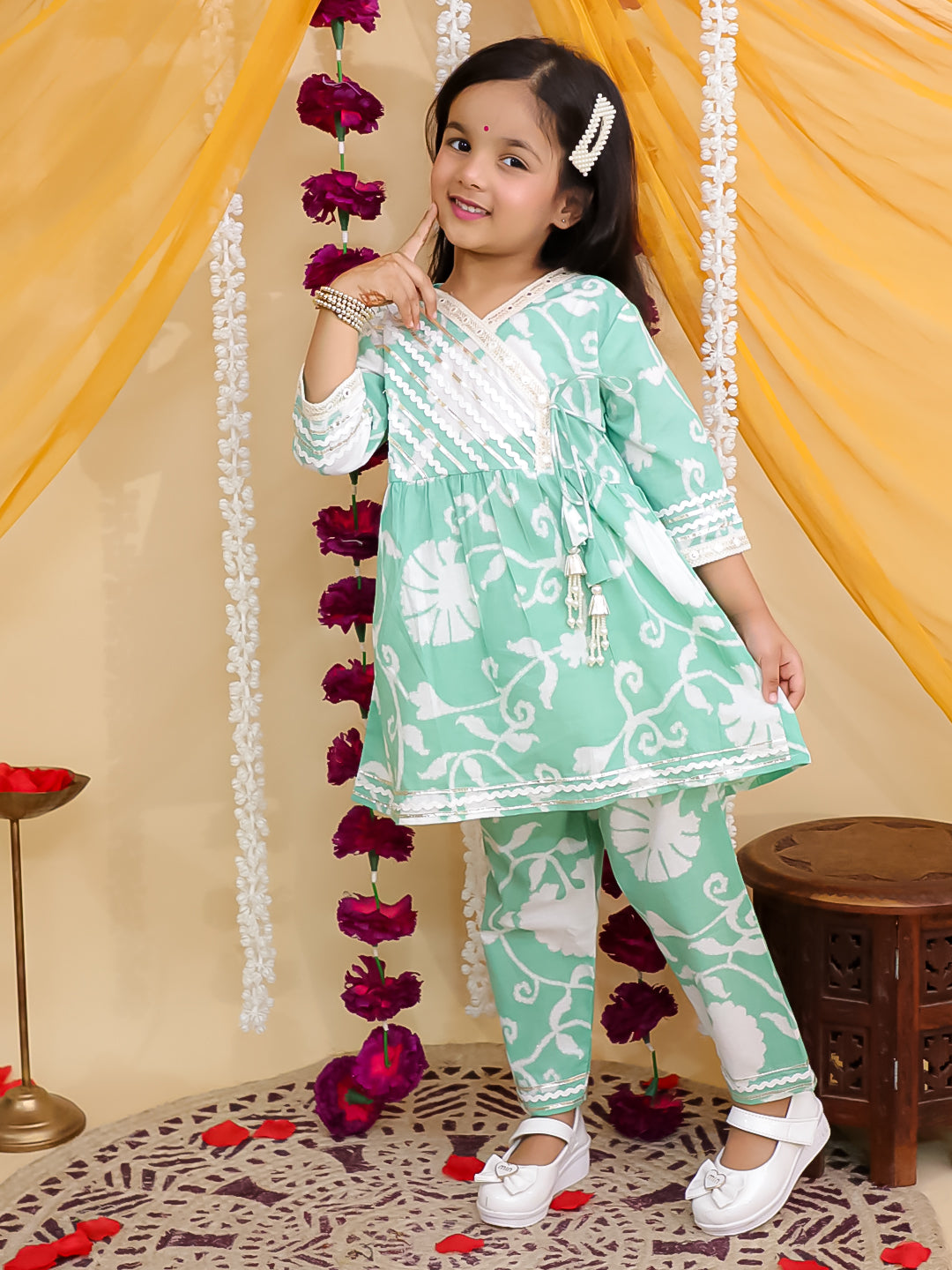 Girls Green Cotton 3/4th Sleeves Floral Printed with Lace Girls Suit Set