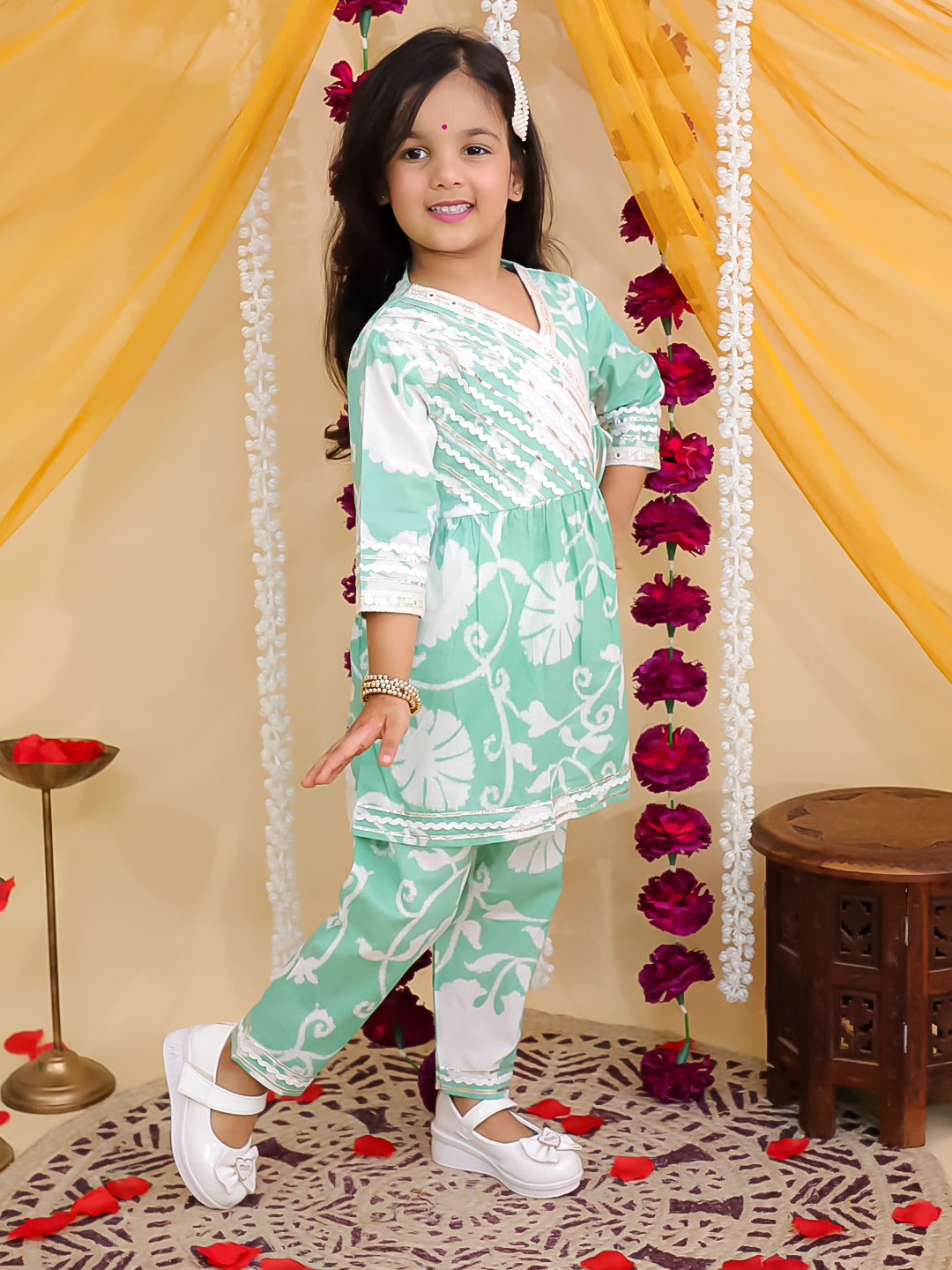 Girls Green Cotton 3/4th Sleeves Floral Printed with Lace Girls Suit Set