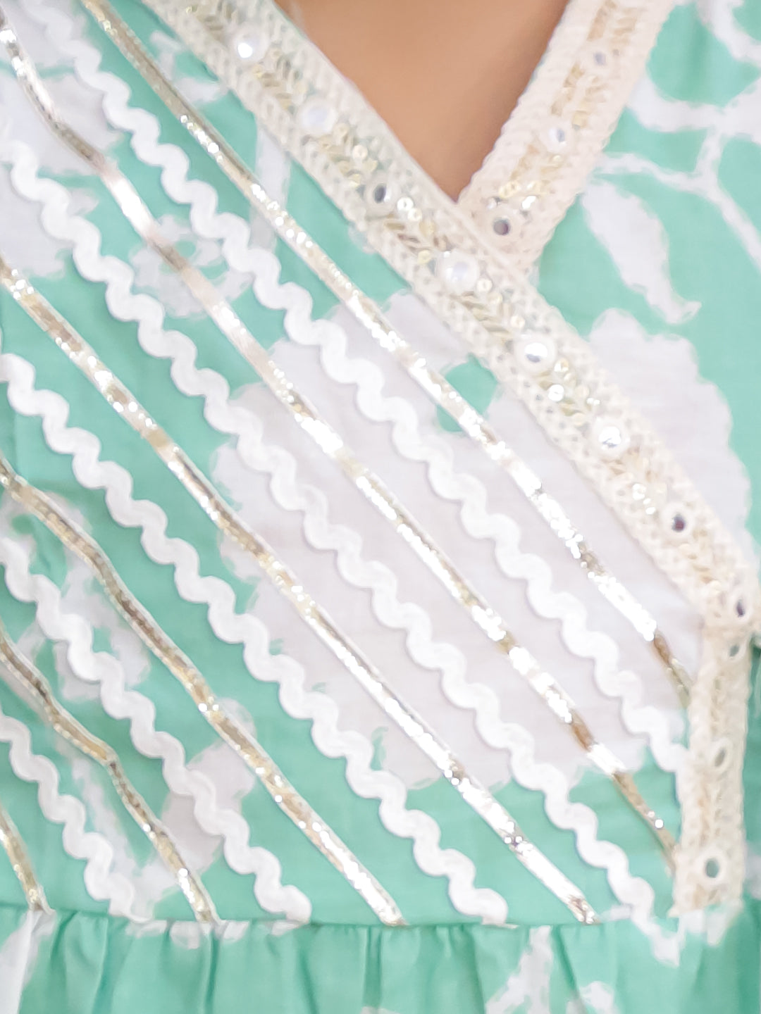 Girls Green Cotton 3/4th Sleeves Floral Printed with Lace Girls Suit Set