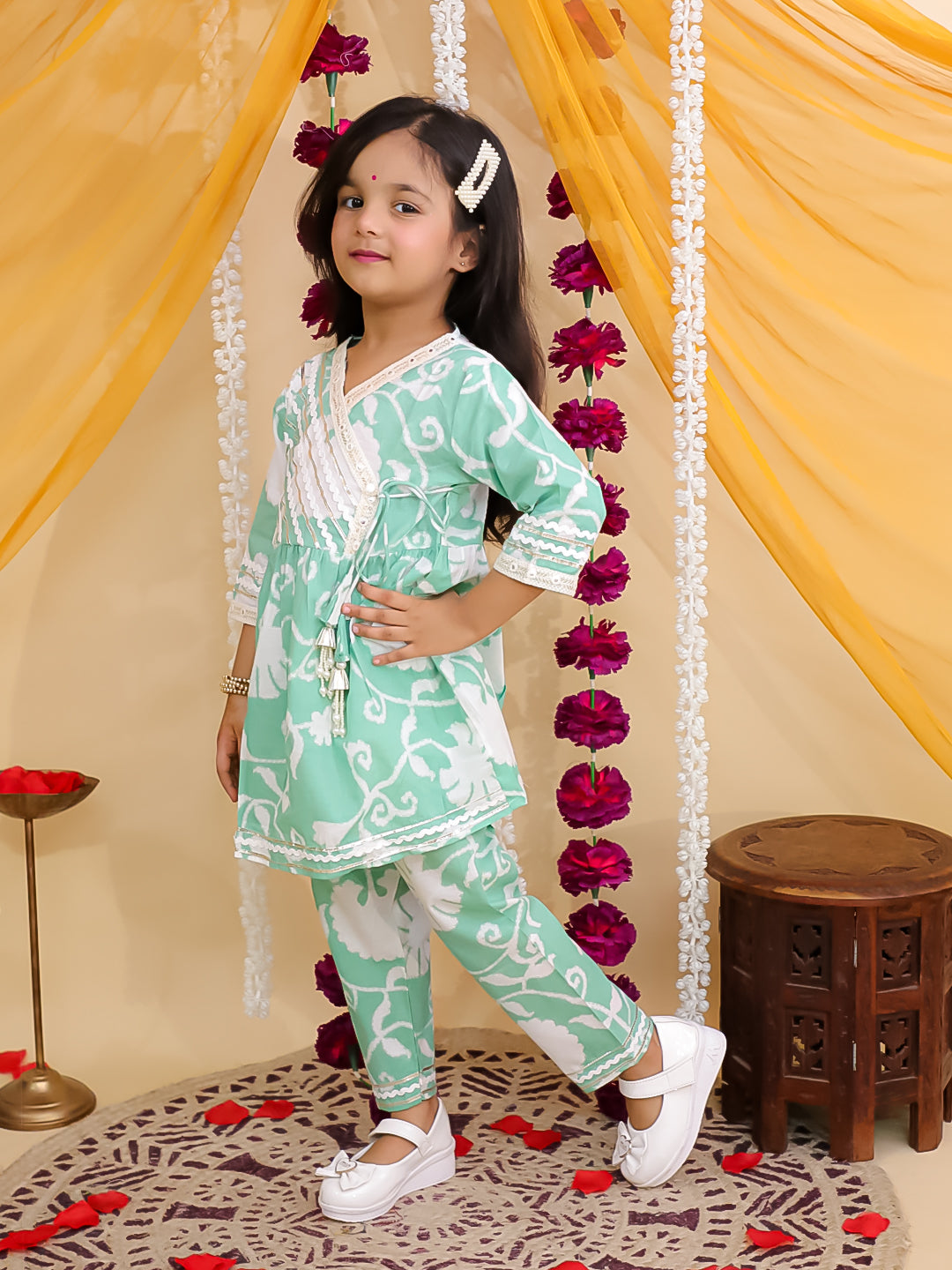 Girls Green Cotton 3/4th Sleeves Floral Printed with Lace Girls Suit Set