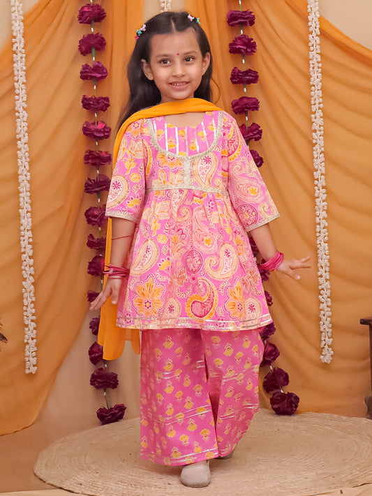 Girls Pink Cotton Three-Fourth Sleeves Floral Printed Girls Suit Set
