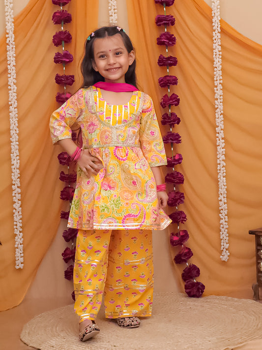 Girls Yellow Cotton Three-Fourth Sleeves Floral Printed Girls Suit Set