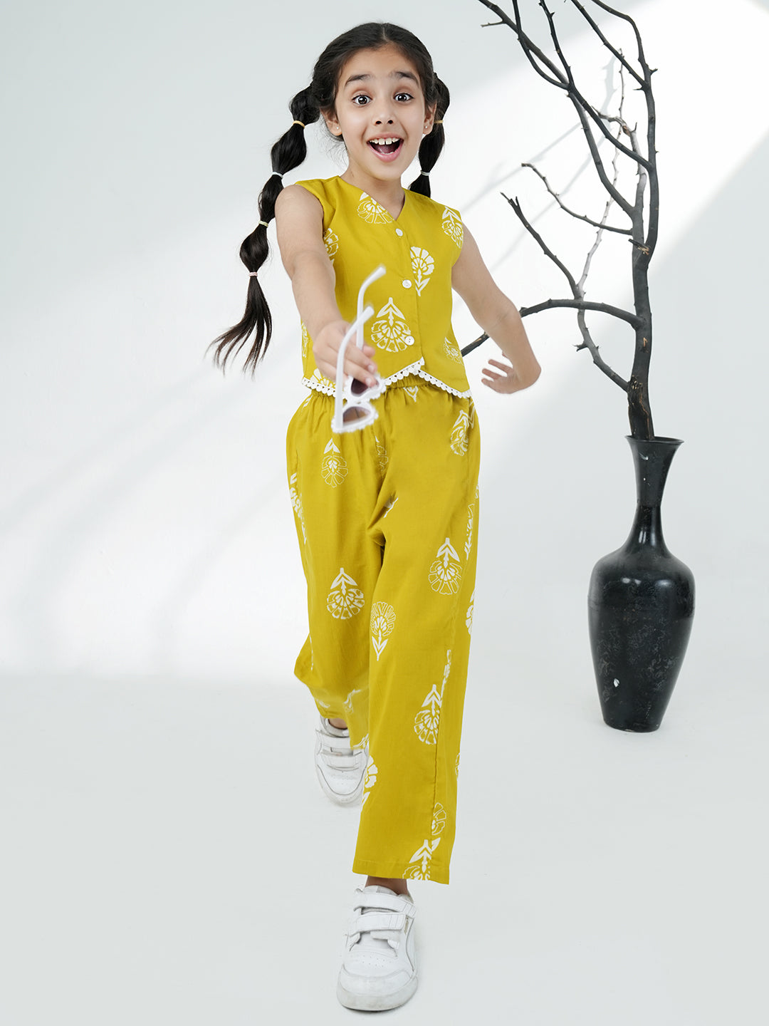 Girls Casual Wear Green Cotton Sleeveless Printed Co-Ord Set