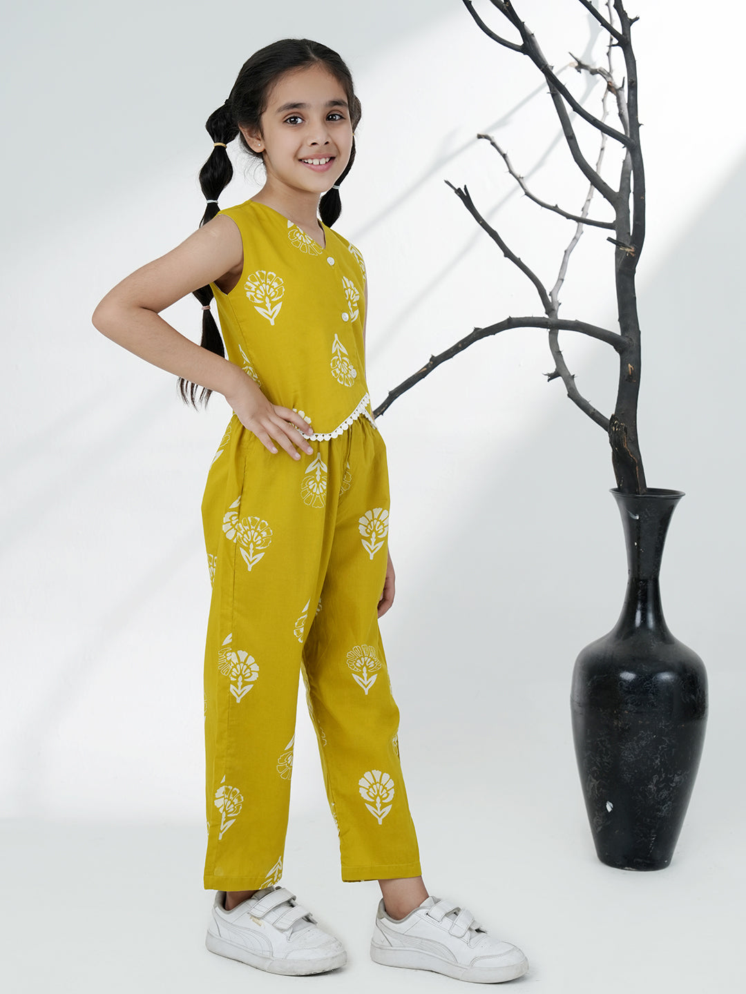 Girls Casual Wear Green Cotton Sleeveless Printed Co-Ord Set