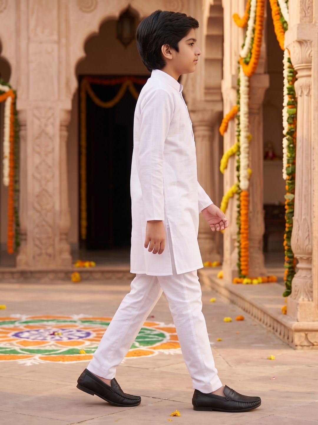 AJ Dezines White Solid Pure Cotton Kurta Pyjama Set With Tiranga Brooch For Boys