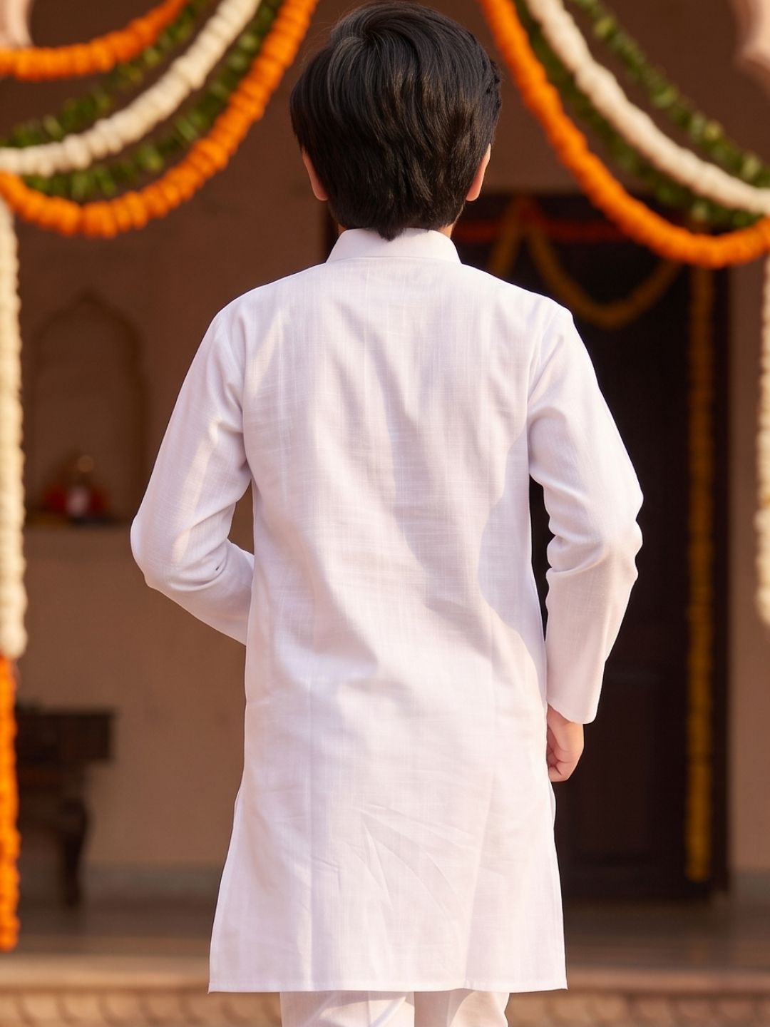 AJ Dezines White Solid Pure Cotton Kurta With Tiranga Brooch For Boys